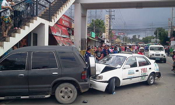 A Kia Sportage and a taxicab are among 11 vehicles involved in the yesterday’s MC Briones St. accident. (CDN PHOTO/NORMAN MENDOZA)