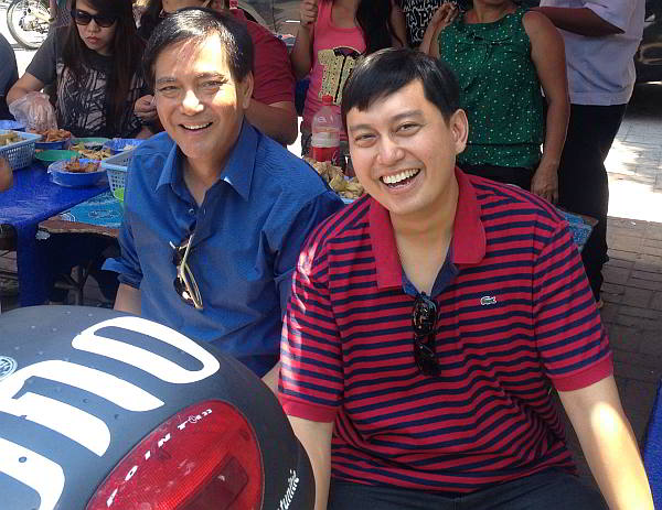 Cebu City Mayor Michael Rama poses with businessman Adrian Lee in this April 29 photo.  Lee alleged that Rama visited their construction area and threatened to cut his building into half.  (Contributed Photo)