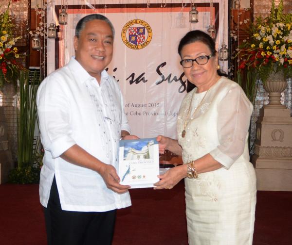 Cebu Gov. Hilario Davide III and Vice Gov. Agnes Magpale hold a copy of one volume of the History of Cebu collection that was launched during the Gabii sa Sugbo, an evening celebration after the State of the Province address. (CDN PHOTO/ CHRISTIAN MANINGO)