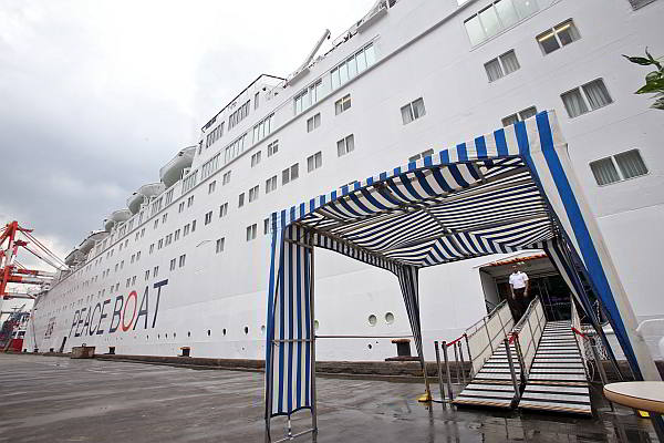 The cruise ship  Peace Boat with  about 1,000 members of a Japan-based  organization was in Cebu  to distribute fishing boats and shelter assistance to victims of Supertyphoon Yolanda. (CDN PHOTO/ JUNJIE MENDOZA)