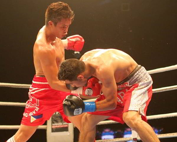 Jason Pagara (left) connects on an uppercut against Mexican Ramiro Alcaraz. (philboxing.com)
