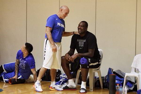 Coach Tab Baldwin shares a light moment with naturalized player Andray Blatche.  (INQUIRER.net)