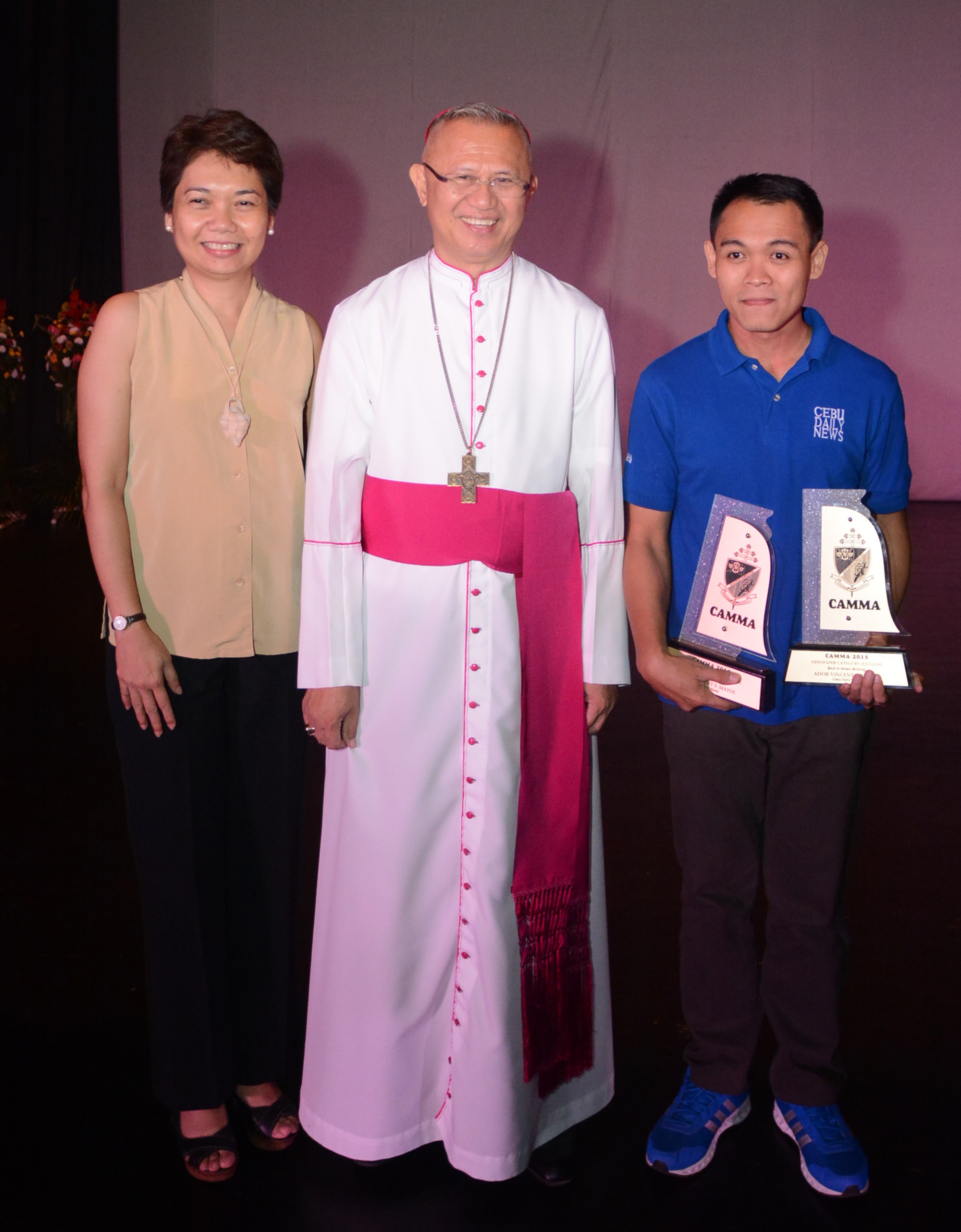 CDN publisher and award winning reporter, Ador Mayol flank Cebu Archbishop Jose Palma. Mayol receives two awards for best news writing and feature writing. (CDN PHOTO/ CHRISTIAN MANINGO)