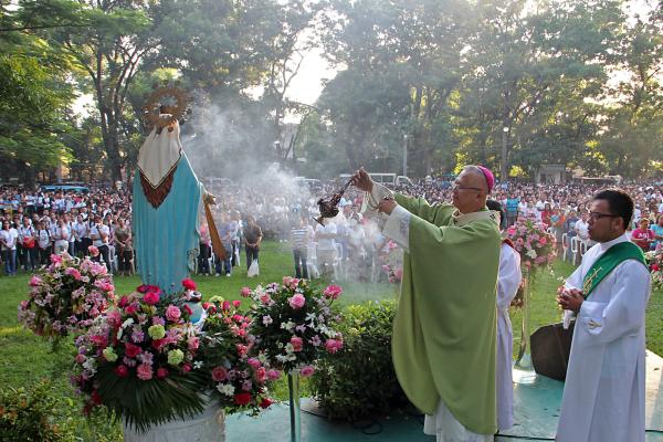 Cebu Archbishop Jose Palma blesses the image of the Virgin Mary before thousands of devotees who joined the Walk for Mary from Capitol to the Archbishop's Residence. (CDN PHOTO/ SAMMY NAVAJA)