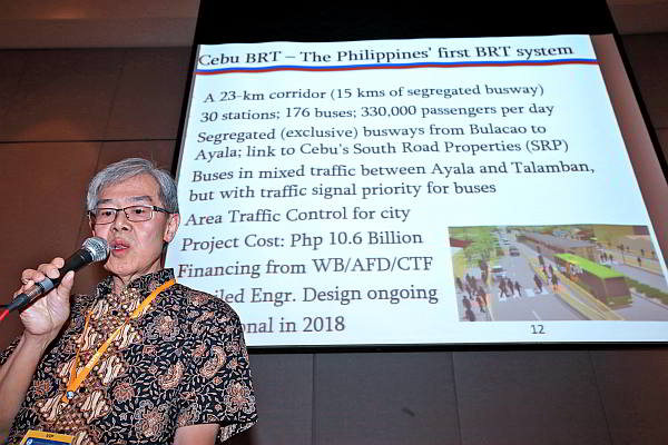 Robert Y. Siy, senior adviser of the Office of the Undersecretary for Planning of the Department of Transportation and Communication (DOTC) presents a PowerPoint analysis of the Bus Rapid Transit (BRT) project in Metro Cebu.  (CDN Photo/Junjie Mendoza)