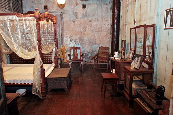One of the rooms in  the Jesuit House of 1730 on  Zulueta Street  shows a Spanish-era bedroom in what was once a mission house in  the Pari-an district.  The house-cum-museum was open to visitors during  the Bisita sa Pari-an (Visit to Parian).  (CDN PHOTO/JUNJIE MENDOZA)