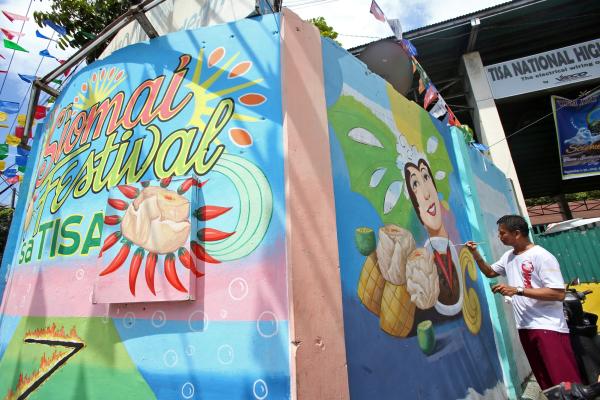 Preparations are underway for today's Tisa Siomai Festival. (CDN PHOTO/ JUNJIE MENDOZA)