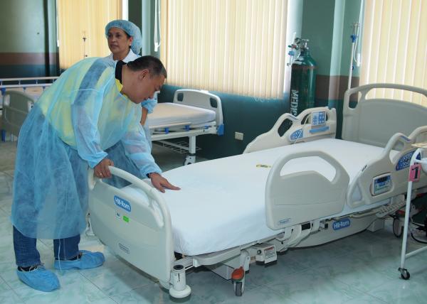Surgeries can now be performed in the Jesus M. Paras Memorial District Hospital in Carcar City after it was upgraded to Level 1. Cebu Gov. Hilario Davide III out a post-surgery bed. (CDN PHOTO/ CHRISTIAN MANINGO)