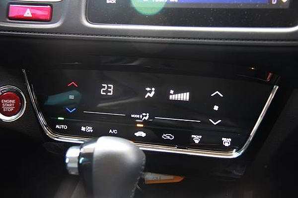 Climate controls use touch-screen interface. (CDN PHOTO/ BRIAN J. OCHOA)