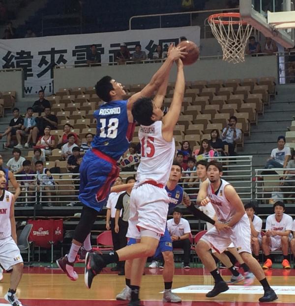 Troy Rosario of the Philippines fights for an offensive rebound against Japanese superstar Joji takeuchi in the Jones Cup. (INQUIRER)