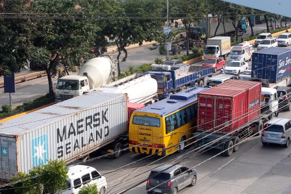 Prime movers and cargo trucks are back on S. Osmena Road in Cebu City. The truck ban was lifted on Monday, as the APEC meetings move to Lapu-Lapu City. (CDN PHOTO/ TONEE DESPOJO)