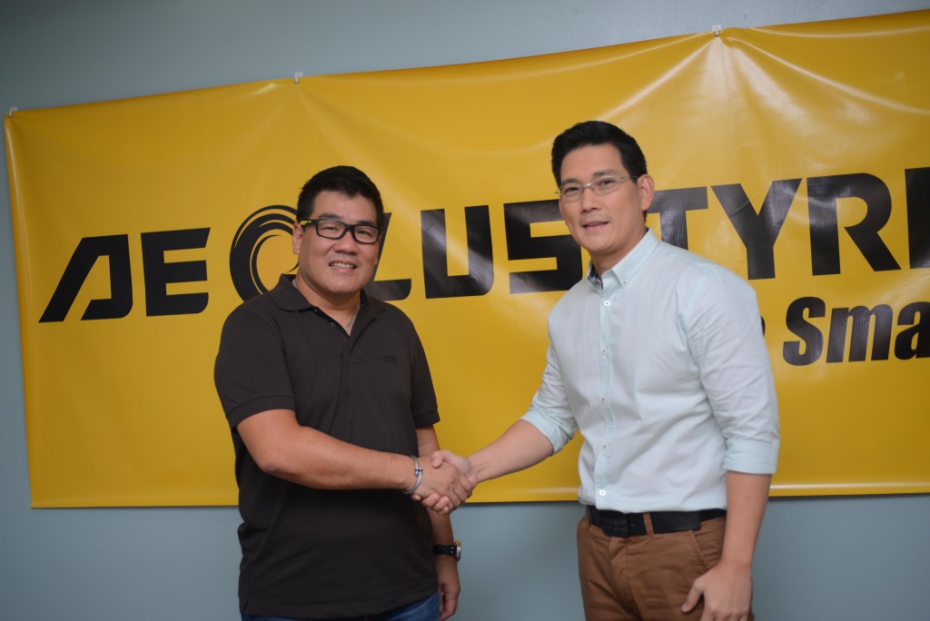 2 Aeolus Philippine Agent  - Southgate Express Marketing Inc.  General Manager Gerard U. Tan with Aeolus ambassador  Richard Yap (1)