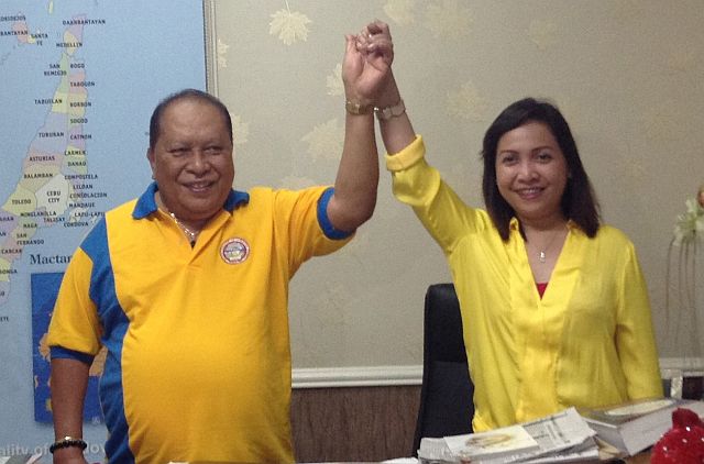 Mayor Sitoy filed his COC running for Vice-Mayor while Vice-Mayor MAry Therese Sitoy-Cho files COC for Mayor. CDNPHOTOG/NORMAN V. MENDOZA