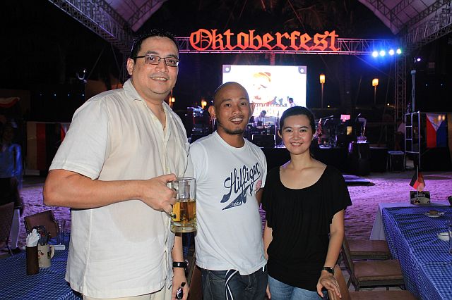 Resort Manager Kristofer Quadros and PR Manager Mia Sy  with ABS-CBN Cebu's Adrian Diongzon (center).