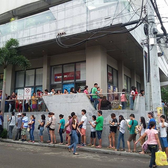It's a long line of Cebu City residents getting registered with Comelec for next year's election. 