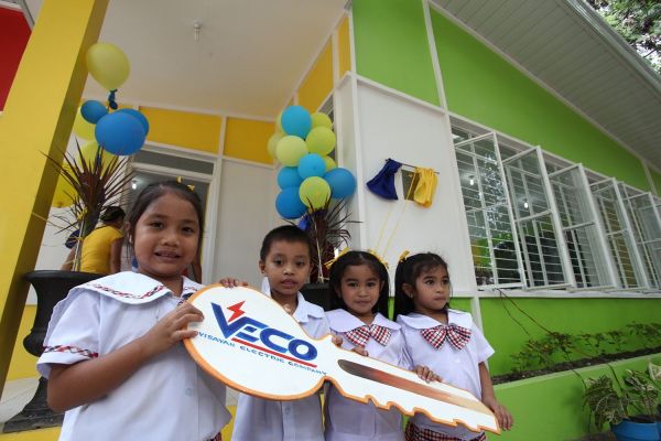 Kindergarten pupils hold the symbolic key during the turnover of the Silid Pangarap kindergarten building to Tabok Elementary School II in Mandaue City.