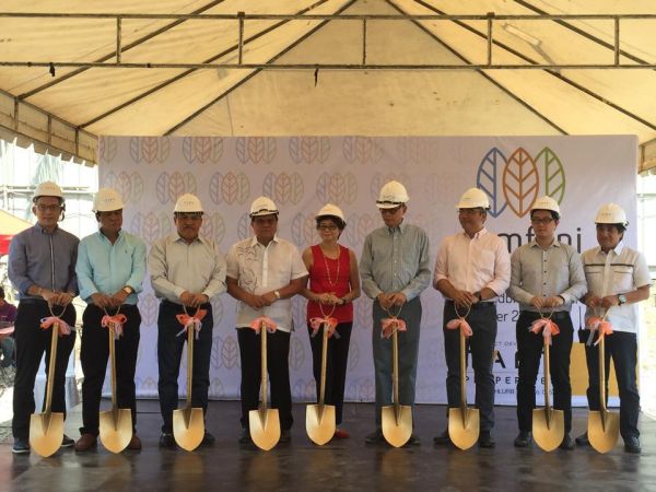 Executives of Taft Property Ventures Development Corporation and the Metro Gaisano group are ready for the ground breaking ceremony of Taft Property's Symfoni Nichols in Nichols Heights Guadalupe, Cebu city. (CDN PHOTO/VANESSA CLAIRE LUCERO)