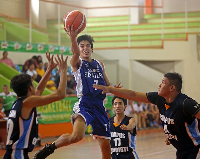 7TH MILO NATIONAL LITTLE OLYMPIC 2015 LAGUNA/OCT.24,2015:Lapina of Central Visayas secondary mens basketball goes for a lay-up agaisnt Mindanao of the 7th MILO National Little Olympics in Sta. Cruz Laguna Sports complex.Central Visayas win. (CDN PHOTO/LITO TECSON)
