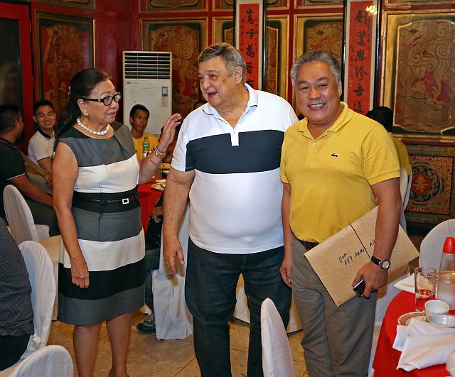 LP 4TH DISTRICT MEETING/OCT.10,2015:Vice-Gov.Agnes Magpale share light moment with Bogo City Mayor Celestino Matinez and Gov. Hilario Davide Jr after their meeting in LP 4th District at White Gold house.(CDN PHOTO/LITO TECSON)