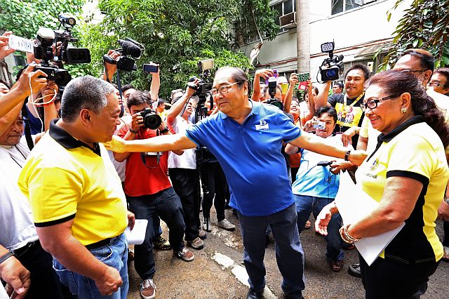 GARCIA AND DAVIDE FILE COC FOR GOVERNATORIAL/OCT.15,2015:Governatorial Candidate under 1 CEBU Winston Garcia approach incomvent Governor Hilario Davide Jr and Vice-Gov. Agnes Magpale outside the Provincial COMELEC office during the filling of Certificate of Candidacy in Provincial COMELEC office Capitol Compound.(CDN PHOTO/LITO TECSON)