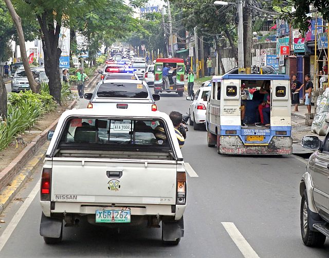 APEC CITOM DRY RUN/AUG.13,2015:Cebu City Traffic personel man the street of Pope John Paul in Barangay Mabolo during the Cebu City Traffic,Mandaue City Traffic and Lapu-Lapu City Traffic,LTO and PRO7 APEC dry run.(CDN PHOTO/LITO TECSON)