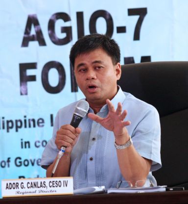 Public Works and Highways Regional Director Ador Canlas answers questions during a June 2014 forum in Cebu City.