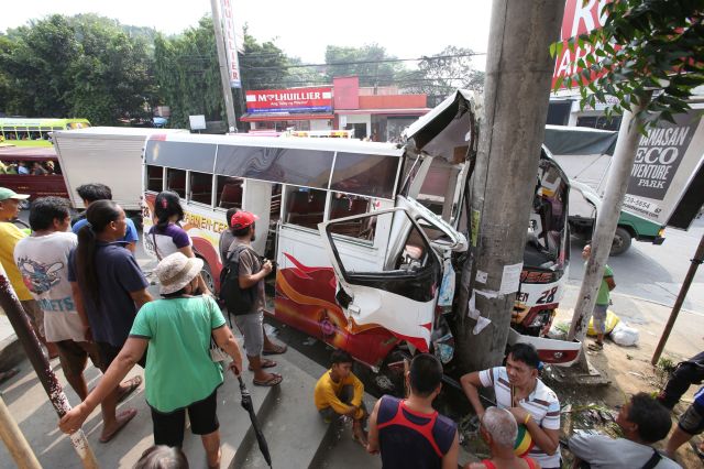 TWO DIED IN MINI BUS ACCIDENT/OCT. 24, 2015: Pedestrians curiuosly looking at the San Jose Mayan Mini bus which the front portion was totaly damage after it hits an electrict post at North Road National Highway corner Canduman street barangay Basak Mandaue City that injured about 19 passengers killed security guard Edwin Rago who is riding his bicycle and a pedestrian woman who were the first to hit before the post.(CDN PHOTO/JUNJIE MENDOZA)