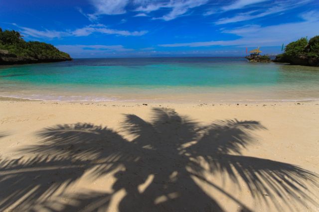 The palm tree shadows is a beach in Mangodlong in San Francisco, Camotes. (Photo by: Boboi Costas.)