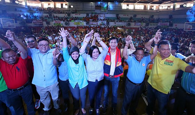 UNA VISAYAS LAUNCHING/OCT. 9, 2015: Vice president Jejomar Binay (2nd from right) raises the hands of Cebu City mayor Michael Rama (to binay's right) and (L-R) Edwin Jagmoc, Gerry Carillo, Cebu City South congressional candidate, Senatorial Candidate Lawyer Harry Roque; Vice mayor Edgardo Labilla, Senatorial Candidates Jacel Carem and Alma Moreno and Jerry Guardo during the launching of the United National Alliance (UNA) Visayas in Cebu Coliseum.(CDN PHOTO/JUNJIE MENDOZA)