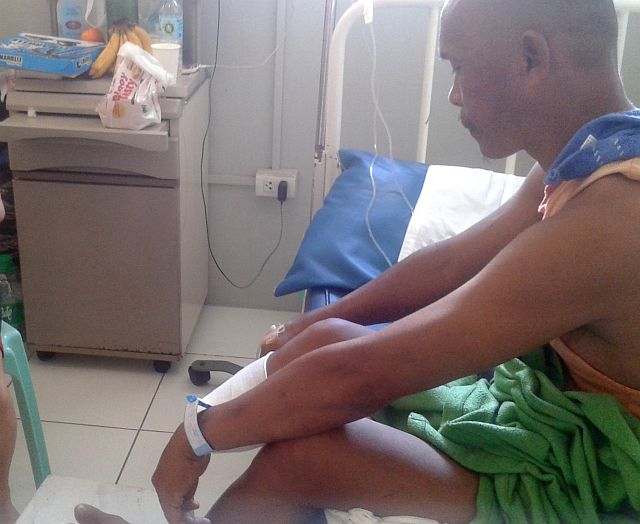 Rudyard Payusan is recuperating at St. Vincent Hospital. / CDN Photo Michelle Joy L. Padayhag