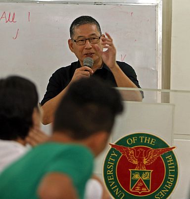 UP PUBLIC HEARING ON TREE CUTTING/OCT.14,2015:Arch.Dioscoro Alesna Jr Campus Architect present the construction of additional classrooms in UP Cebu Lahug Campus were 9 trees will be affected during the construction.(CDN PHOTO/LITO TECSON)