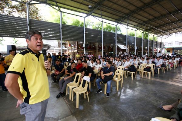 Liberal Party senatorial candidate Francis Pangilinan, who authored the Juvenile Justice and Welfare Act, speak before students of the University of San Carlos. (CDN PHOTO/JUNJIE MENDOZA)
