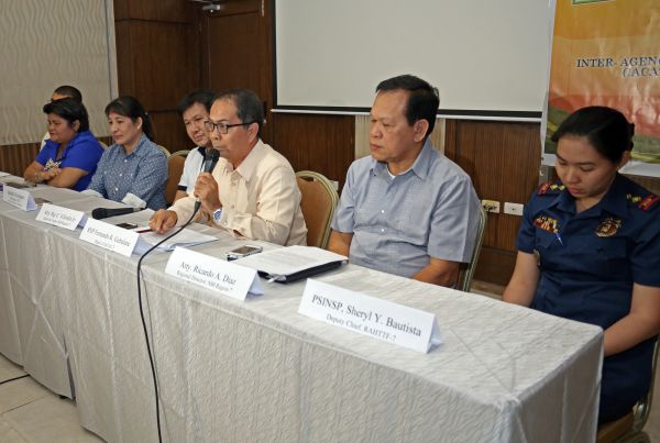 Regional State Prosecutor Fernando Gubalane gives updates on the trafficking cases. With him is Regional Director Ricardo Diaz (second from right) of the NBI-7; Insp.Sheryl Bautista; Lawyer John Tanagho of IJM Cebu (1st from left partly hidden); Rosemarie Salazar of DSWD (2nd from left); Jedidah Sumignan of the Cebu Provincial Women's Commission (3rd from left); and NBI agent Rey Villordin. (CDN PHOTO/LITO TECSON)