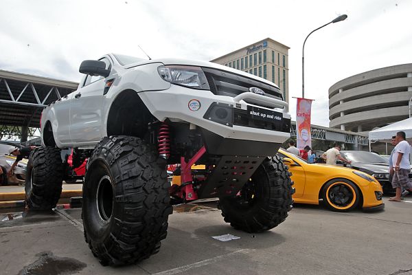 A Toyota monster truck is one of the crowd favorites in the World Bex International's 9th Cebu Auto Show at the parking lot of SM Cebu. (CDN PHOTO/TONEE DESPOJO)