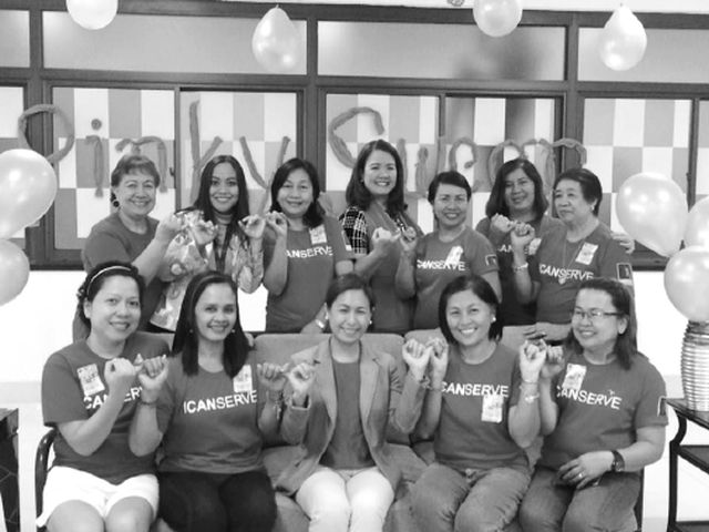 Members and cancer survivors of ICanServe Foundation led by Mary Ann Alcordo Solomon, along with surgical oncologist Dr. Annette Libron do the “pinky swear.” The Pinky Swear is a CSR-health portfolio of GMCAC to help airport stakeholders spread the word on  the importance of early detection.