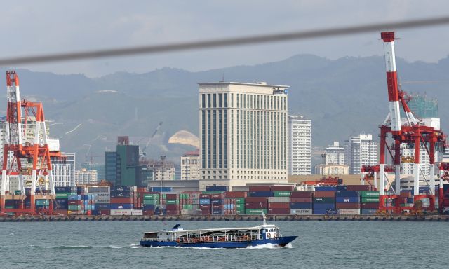 If the new Cebu port project will push through, then the Cebu City port (background) will be exclusively for ferries while the new port will be used as a drop-off site for cargoes.
