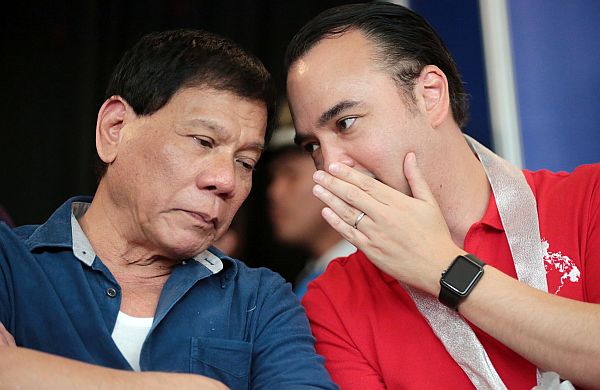 Mayor Duterte listens to Senator Cayetano during the 23rd AFAD Defense and Sporting Arms Show at  SM Megamall. (INQUIRER PHOTO)