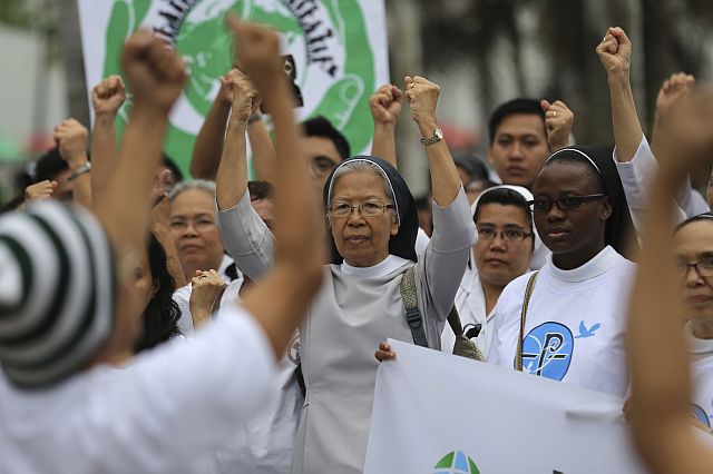 Filipinos including Catholic nuns join the Climate Solidarity Prayer March, which urges decisive actions from world leaders attending the Paris Climate Change conference. (AP PHOTO)