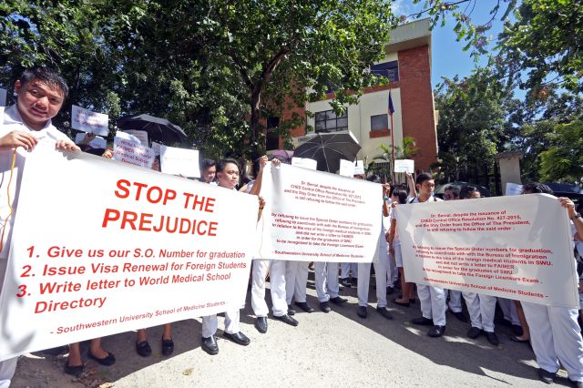 Students rally in front of the Commission on Higher Education office. (CDN PHOTO/LITO TECSON)