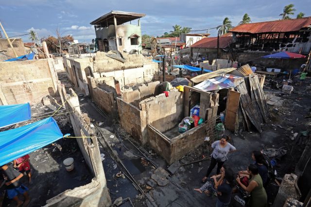 Was the Mambaling fire caused by a butane stove, kerosene stove or electrical misuse? Investigators have yet to establish the cause as affected residents tell different stories. (CDN PHOTO/LITO TECSON)