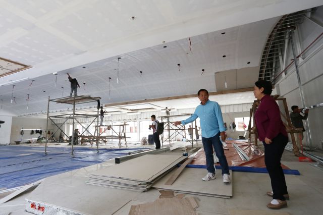 Engr. Rafaelito A. Barino and his wife Fe Mantuhal-Barino of Duros Development Corp. show to the media the pavilion to be used for next year's International Eucarestic Congress. (CDN PHOTO/JUNJIE MENDOZA)