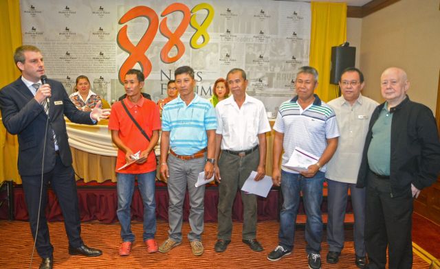 Marco Polo Hotel resident manager Mr. Xavier Masson (left) awards certificates and cash to taxi drivers Boyet Beato (second from left), Leonilo Harina, Eddie Catingub (center) and Nicanor Agustin (third from right). At right is Consul Bobby Joseph. (CDN PHOTO/CHRISTIAN MANINGO)