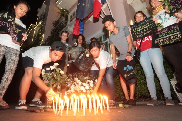 Students and foreigners pray and light candles in front of the French Consulate in Cebu City for the victims of terrorist attacks in Paris. More than a hundred were killed and about a hundred other people were injured. (CDN PHOTO/TONEE DESPOJO)