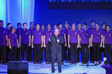 Fr. Jonas Mejares, singing with the Cathedral and Sto. Nino choirs was the most applauded during the Priests of Cebu in Concert at the Pavilion. (CDN PHOTO/LITO TECSON)
