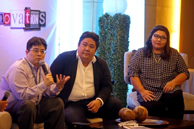 JV Rufino, director for Inquirer mobile, in an open forum with Brandie Tan of Publicis-Jimenez Basic, and Charmaine Bautista-Pamintuan, chief marketing officer of the Inquirer Group in the first Cebu Daily News' Conversations. (CDN PHOTO/LITO TECSON)