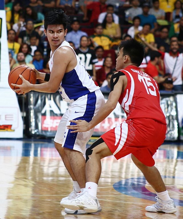 UAAP/ NOVEMBER 14 2015 Kiefer Ravena of Ateneo and of Edison Batiller UE during UAAP game at MOA Arena, Saturday. INQUIRER PHOTO/ KIMBERLY DELA CRUZ