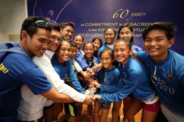 ALL SMILES. Athletes from Ateneo de Cebu show off the medals they won in the Mandaue City Meet 2015. (CDN PHOTO/LITO TECSON)