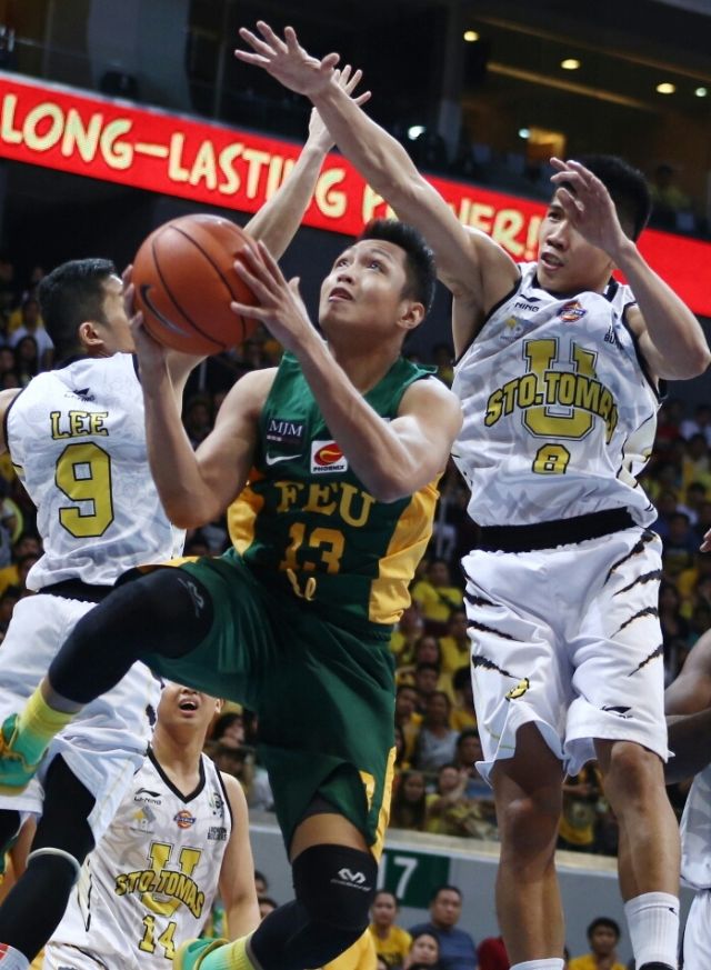 Mike Tolomia of FEU scoops up a shot against the defense of UST's Marvin Lee (left) and Ed Daquioag (right) in Game 1 of the UAAP men's basketball finals. INQUIRER PHOTO/ KIMBERLY DELA CRUZ