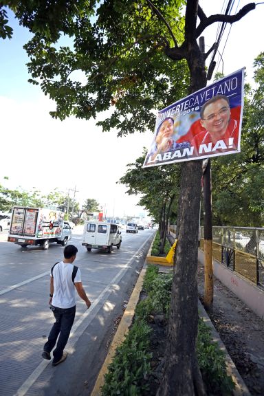 A campaign poster of Davao City Mayor Rodrigo Duterte and Sen. Alan Peter Cayetano was nailed to a tree in S. Osmena Road, Cebu City in this Oct. 12, 2015 file photo. It was later taken down. 