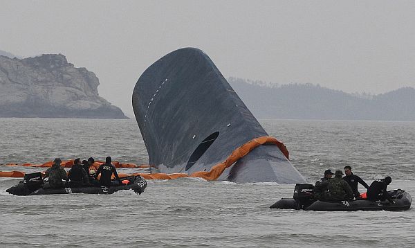 South Korean Coast Guard personnel search for missing passengers aboard the sunken ferry Sewol in the waters off the southern coast near Jindo, South Korea in this April 1, 2014 photo. (AP)